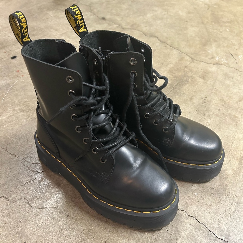 Dr. Martens Jadon Boot Smooth Leather Platforms, size 7